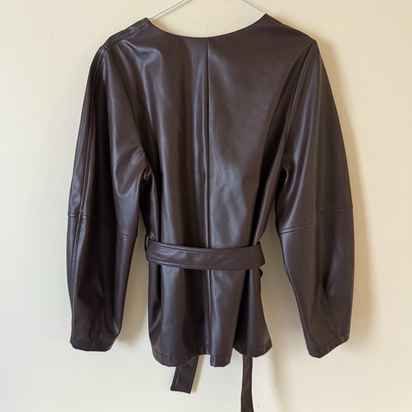 Banana Republic Factory Casala Brown Lightweight Vegan Leather Top Belted SZ XL - Picture 4 of 10